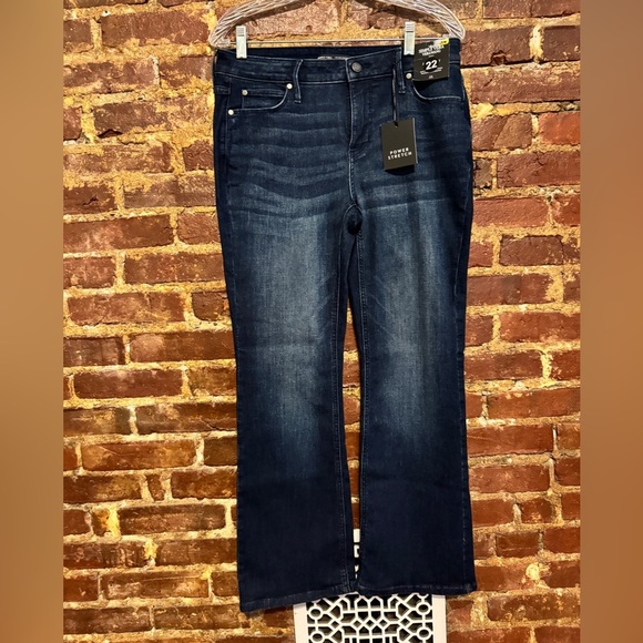 *NWT* Simple Vera Wang Dark Blue Women's Jeans Size 14P - Picture 1 of 6